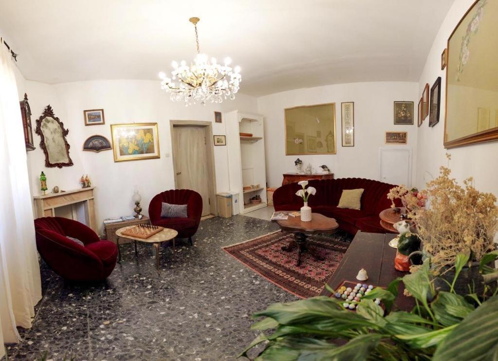 Cozy Guest House Downtown Olbia Buitenkant foto
